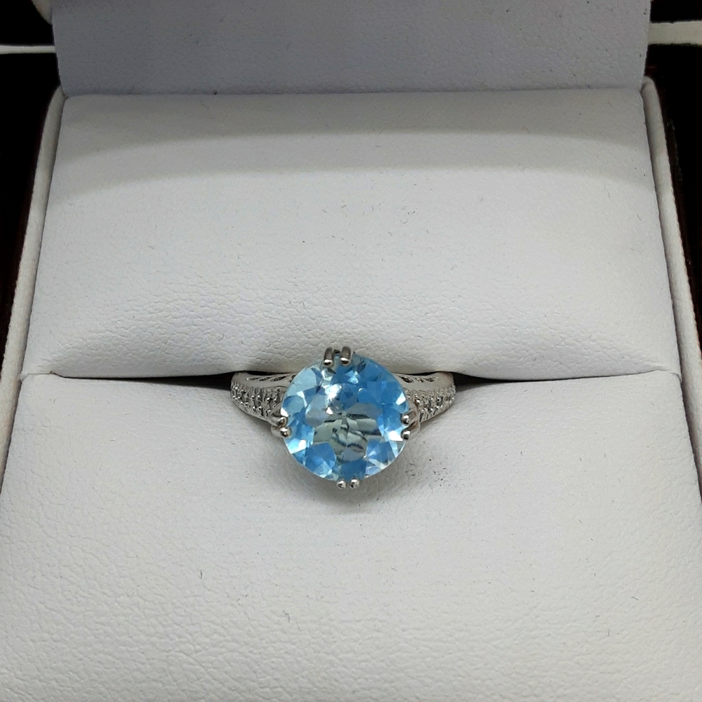 10k  White gold topaz